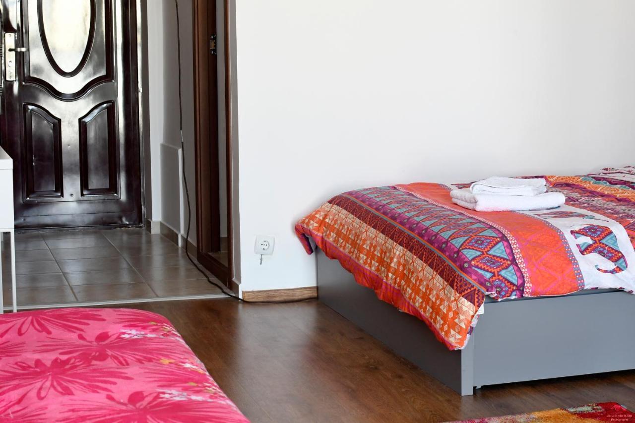 Lovely 1 Bedroom Apartment With Free Street Parking Букурещ Екстериор снимка